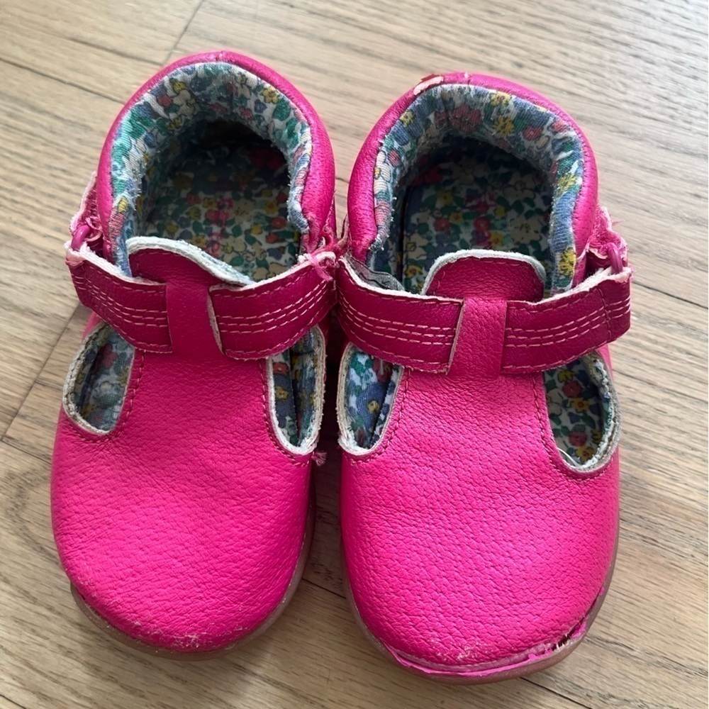 Baby Girl Sz 6 Carters Pink Floral Comfy Fit Shoes Velcro Closure